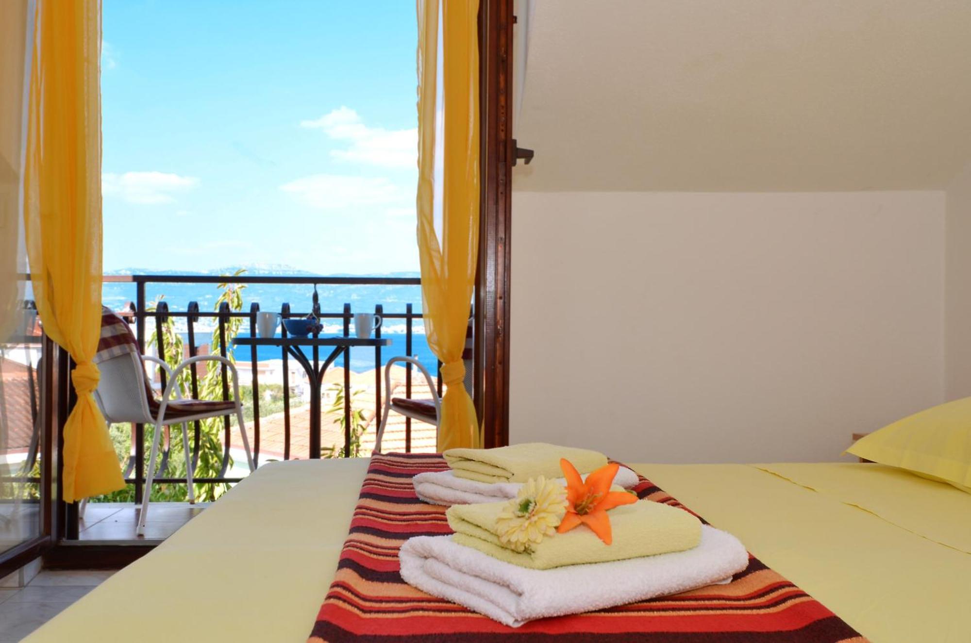 Apartments By The Sea Slatine, Ciovo - 12176 Номер фото